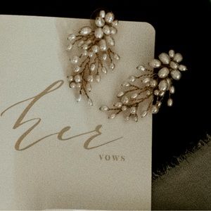 Untamed Petals Pearl earrings